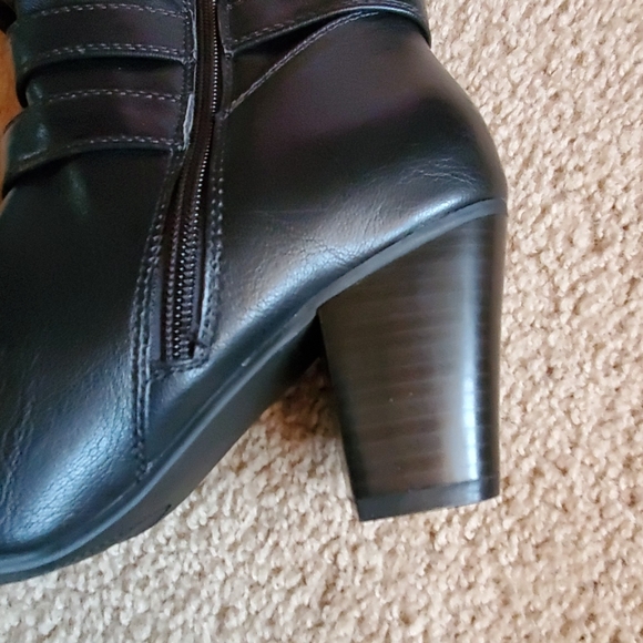 Womens boots - Picture 3 of 8